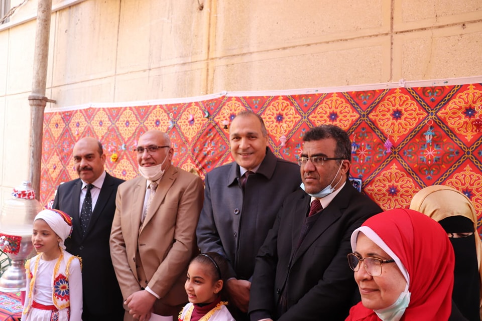 مدير تعليم القاهرة يفتتح معرض المدرسة المنتجة  "اهلا رمضان"