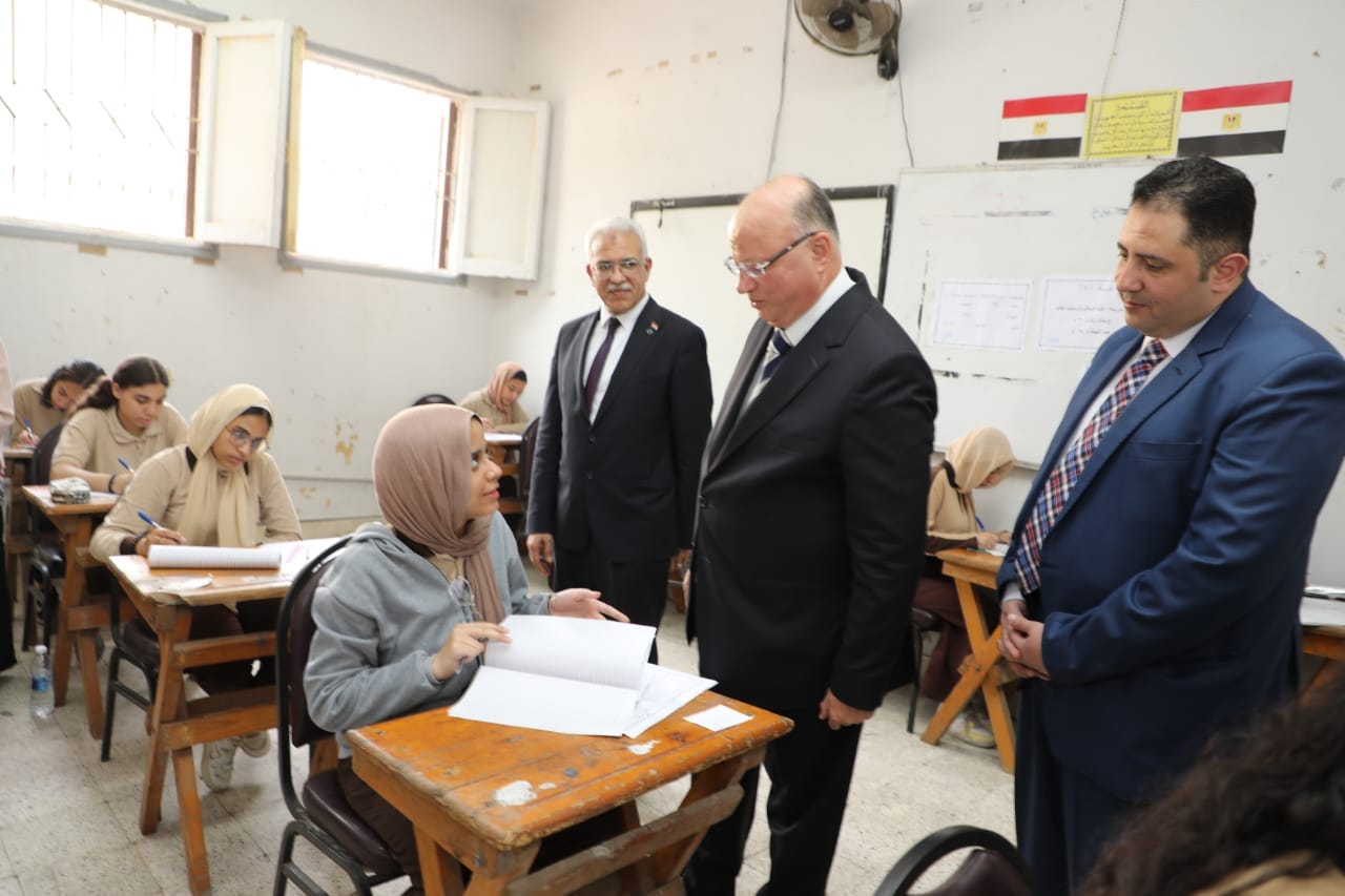 محافظ القاهرة ومدير المديرية يتابعان لجان إمتحانات الشهادة الإعدادية للفصل الدراسى الثانى للعام الدراسى 2022-2023